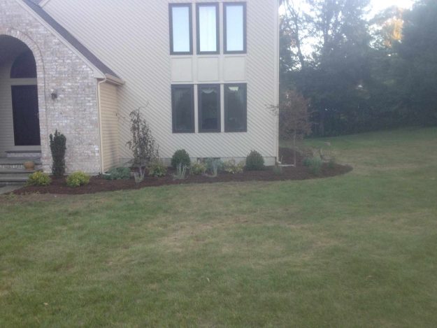 Reliable landscaper near Derry NH for residential plantings and mulching.