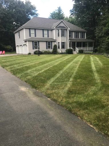 Reliable landscaper near Derry NH for lawn mowing in Salem NH.