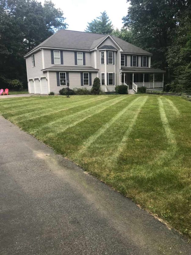 Reliable landscaper near Derry NH for lawn mowing in Salem NH.