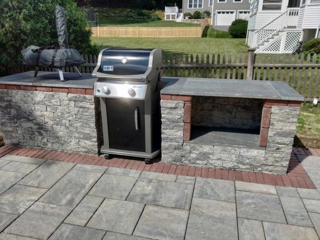 Reliable landscaper near Derry NH for outdoor kitchen and patio.