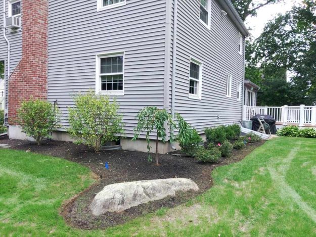 Reliable landscaper near Derry NH for mulching, seeding, and plantings.