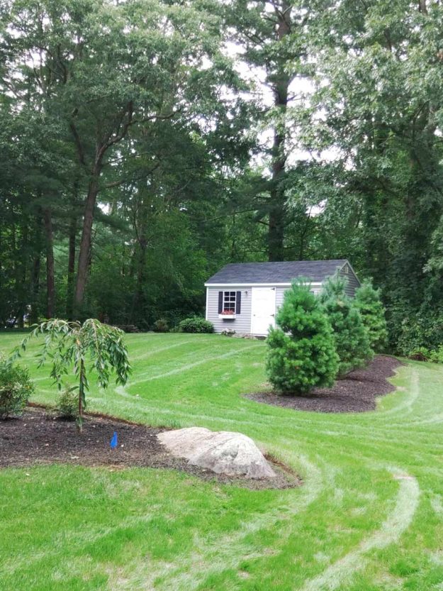 Reliable landscaper near Derry NH for residential lawn.