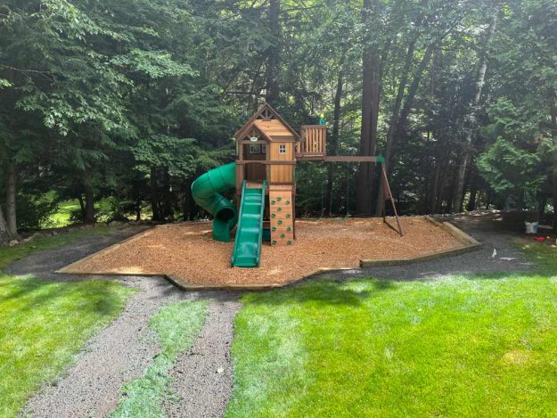 Reliable landscaper near Auburn NH for grading and leveling a residential playground with mulch
