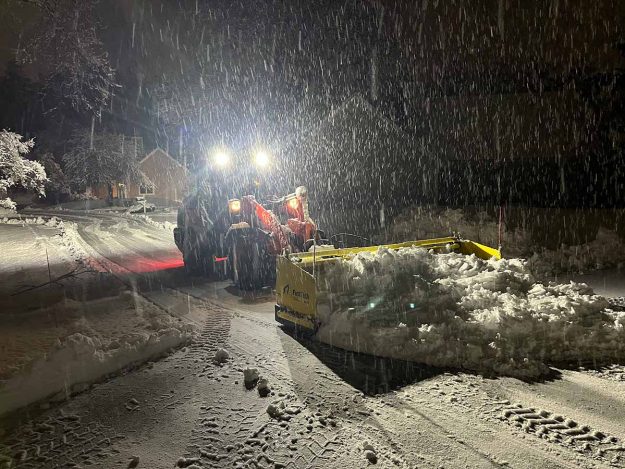 Reliable landscaper near Manchester NH for commercial snow removal