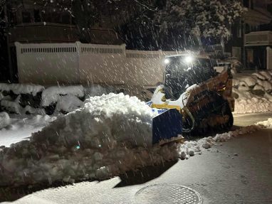 Reliable landscaper near Manchester NH for commercial snow removal with a skidsteer
