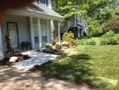 Reliable landscaper near Derry NH for plantings, walkway, and mulching.