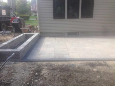 Reliable landscaper near Derry NH for patio with planter box.