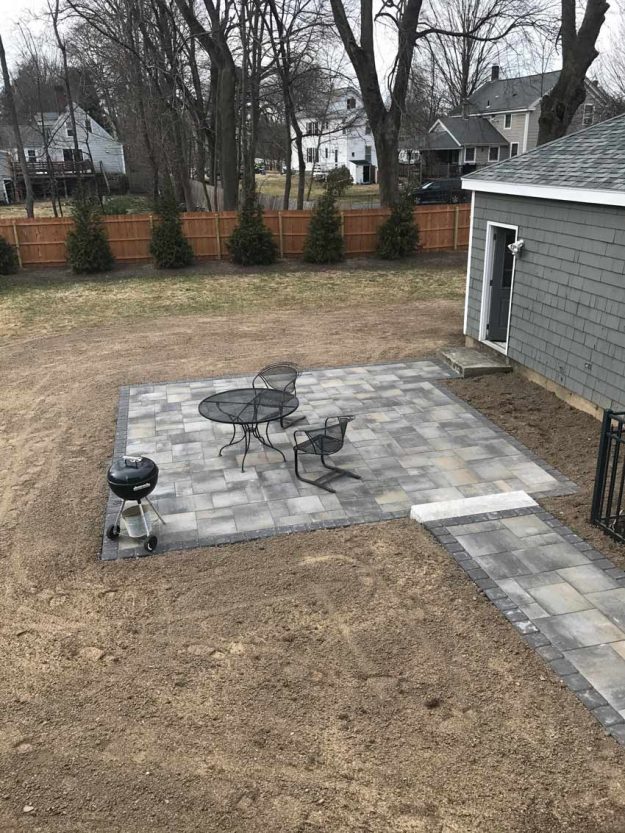Reliable landscaper near Derry NH for residential hardscaping.