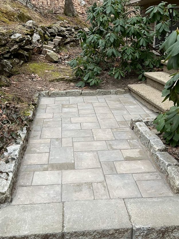 Reliable landscaper near Derry NH for residential hardscaping and walkways.
