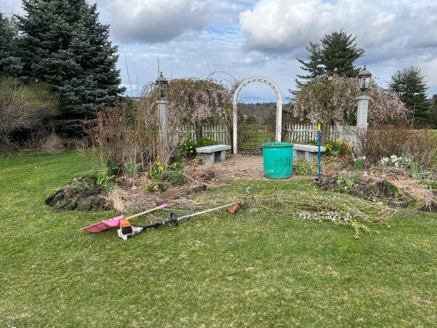 Reliable landscaper near Manchester NH for commercial wedding space.