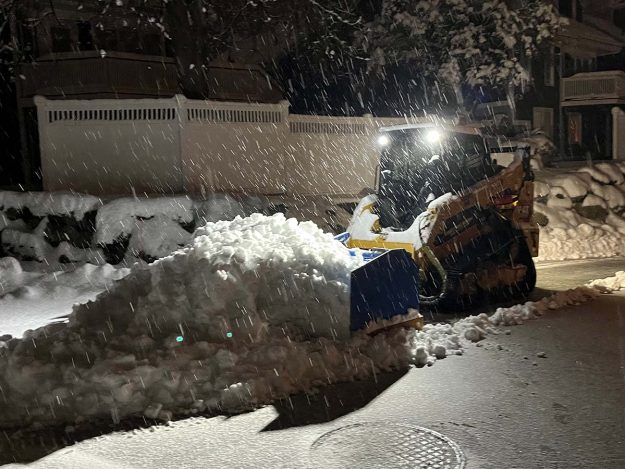 Reliable landscaper near Manchester NH for commercial snow removal with a skidsteer