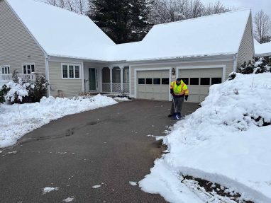Reliable landscaper near Manchester NH for commercial snow removal