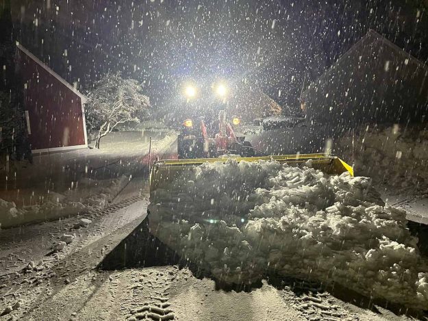 Reliable landscaper near Manchester NH for commercial snow removal