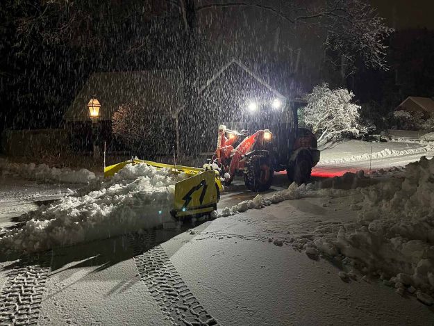 Reliable landscaper near Manchester NH for commercial snow removal